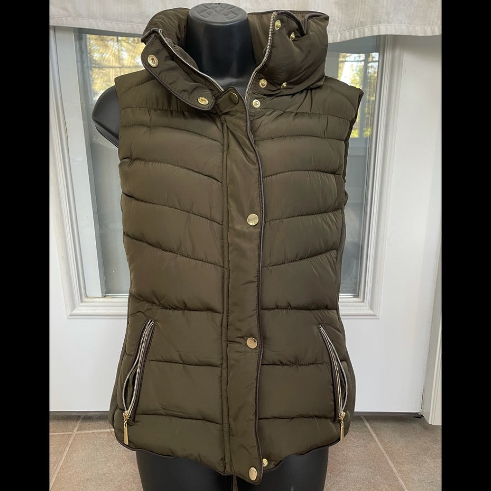YMI Collection Quilted, Puffy, Stretch Army Green Vest. sz Juniors Med Adult XS